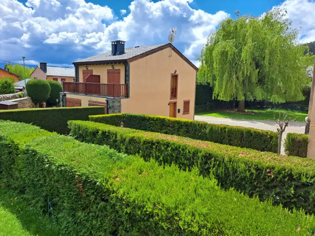 Einfamilien-Reihenhaus zur Miete in N-152, 171, Puigcerdà