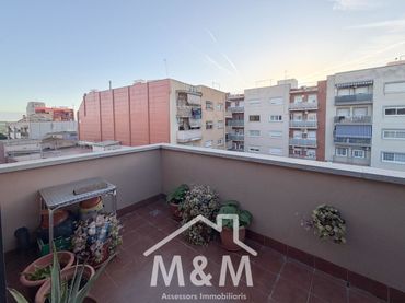 Casa a schiera con balcone in vendita a Centre