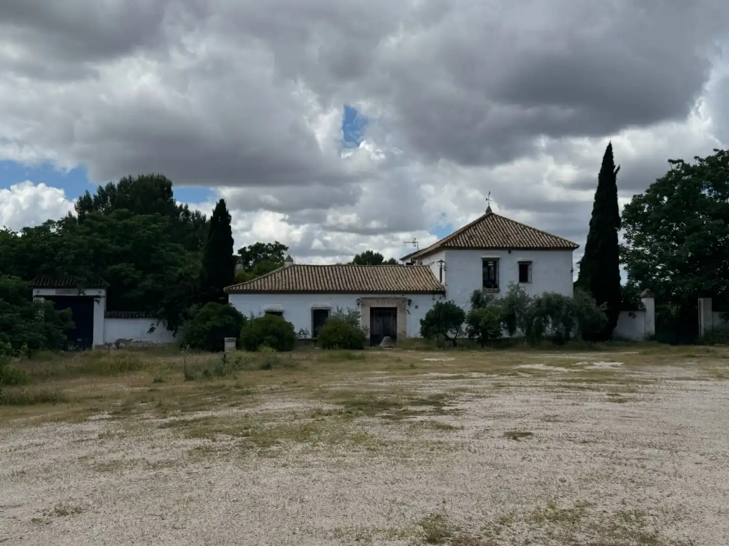Außenansicht von Gebäude zum Verkauf in Marchena mit Gemeinschaftspool