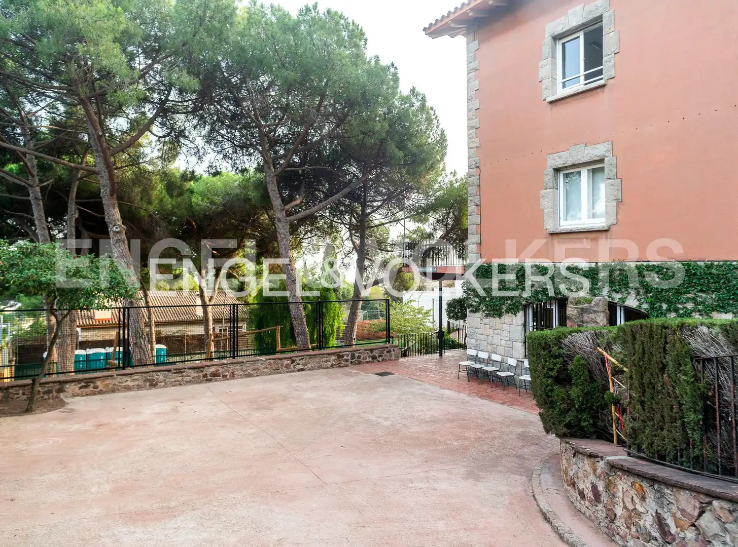 Terrassa de Casa o xalet en venda en Barcelona amb Calefacció, Jardí privat i Terrassa
