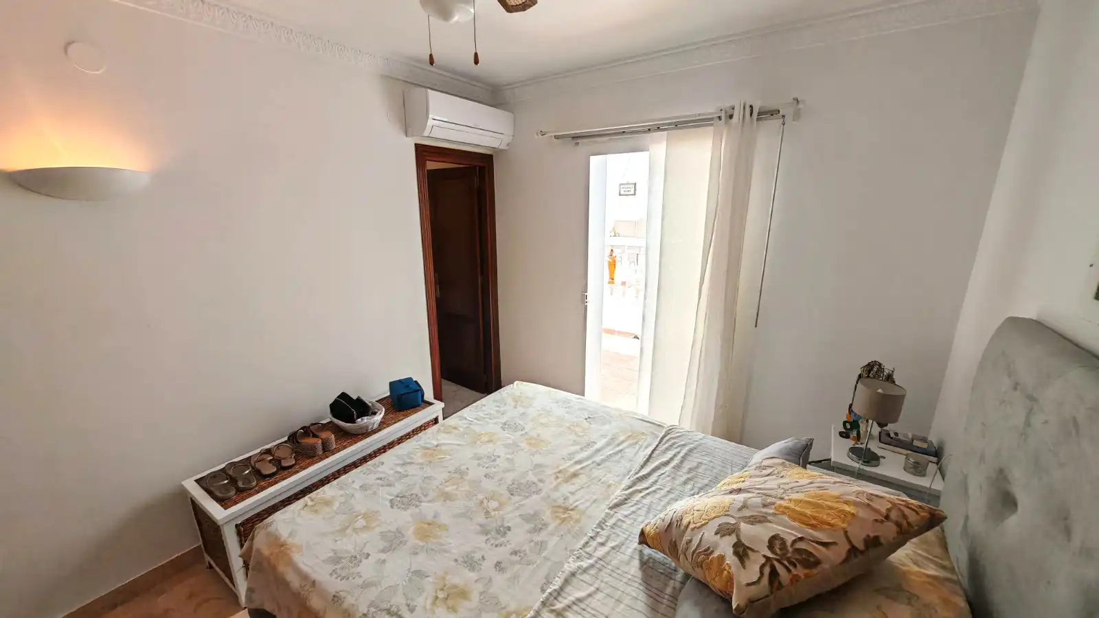 Dormitori de Casa o xalet en venda en Torrox amb Aire condicionat, Terrassa i Moblat