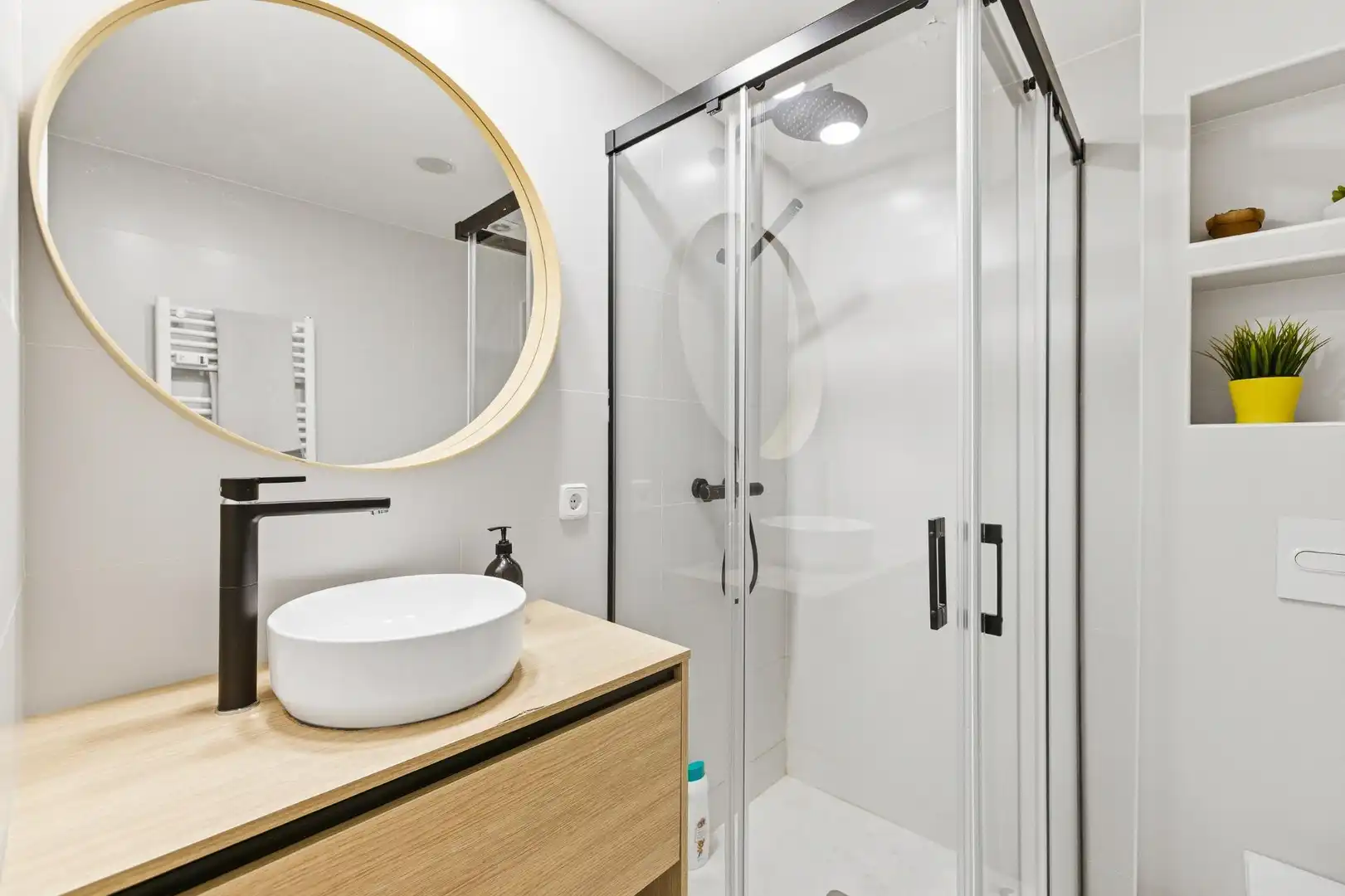 Baño de Piso en venta en Madrid con Aire acondicionado, Calefacción y Jardín privado
