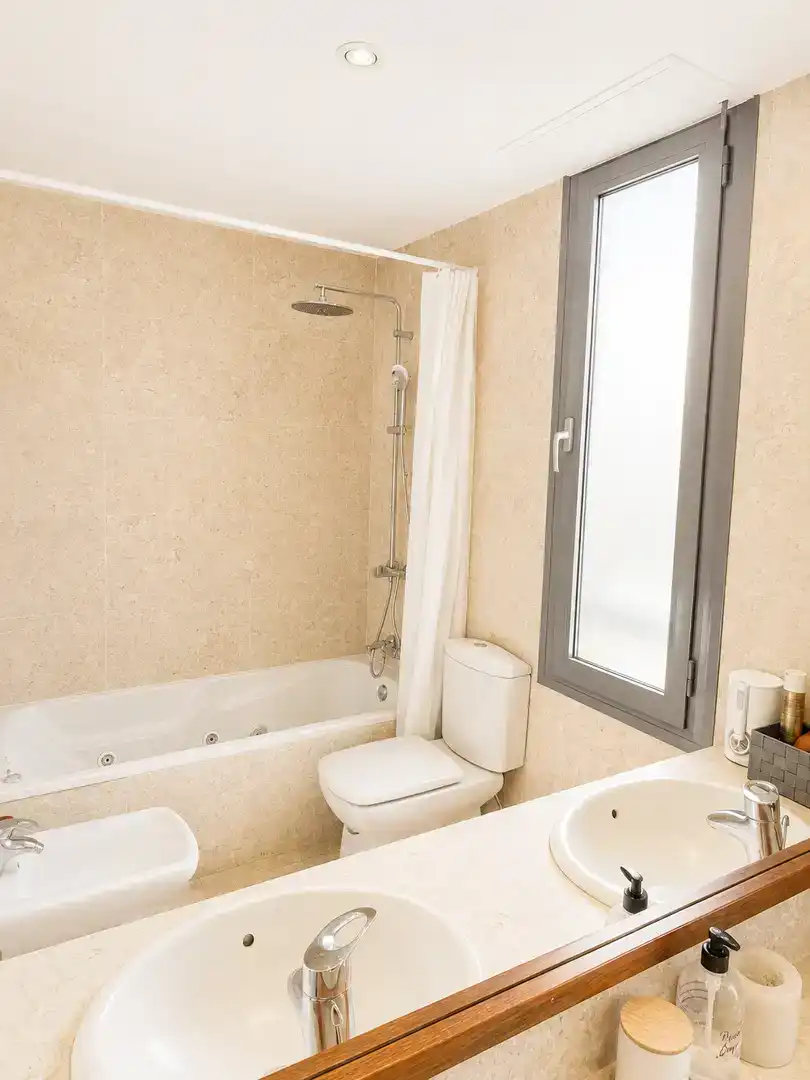Bathroom of Flat for sale in Majadahonda  with Air Conditioner, Terrace and Swimming Pool