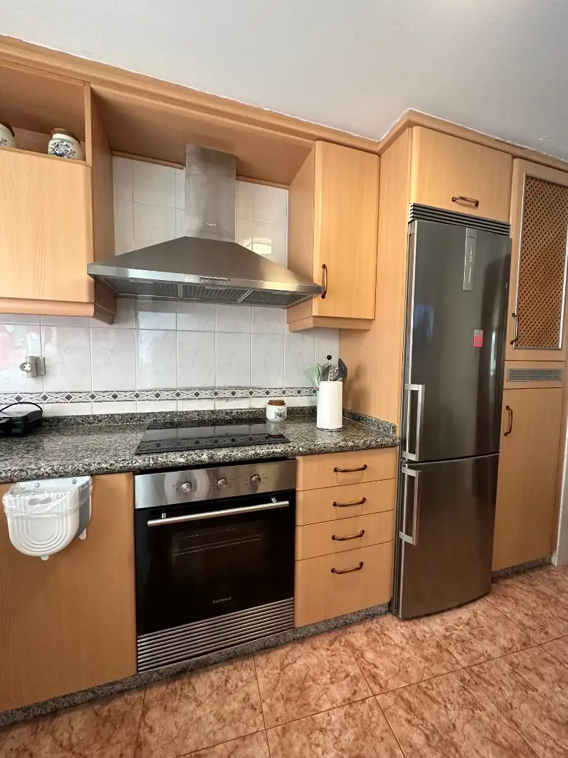 Kitchen of Flat for rent in Santiago de Compostela   with Heating, Furnished and Oven
