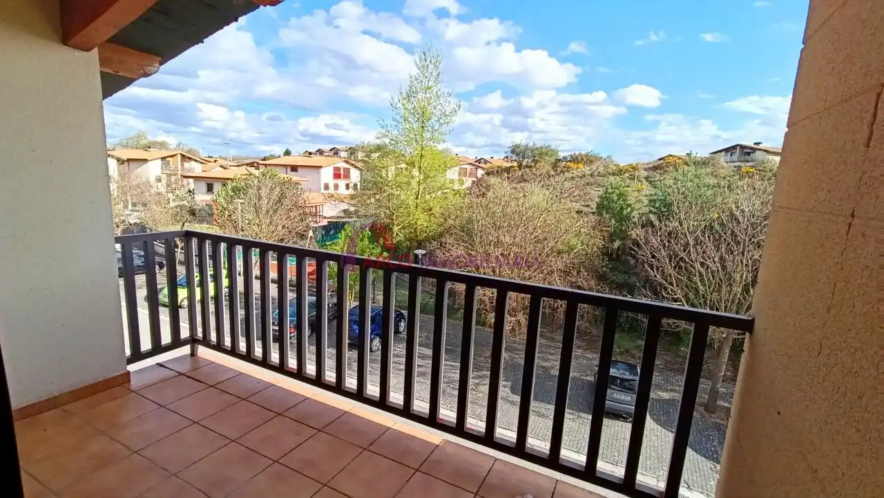 Terrasse von Einfamilien-Reihenhaus zum Verkauf in Cardeñadijo mit Heizung, Privatgarten und Terrasse