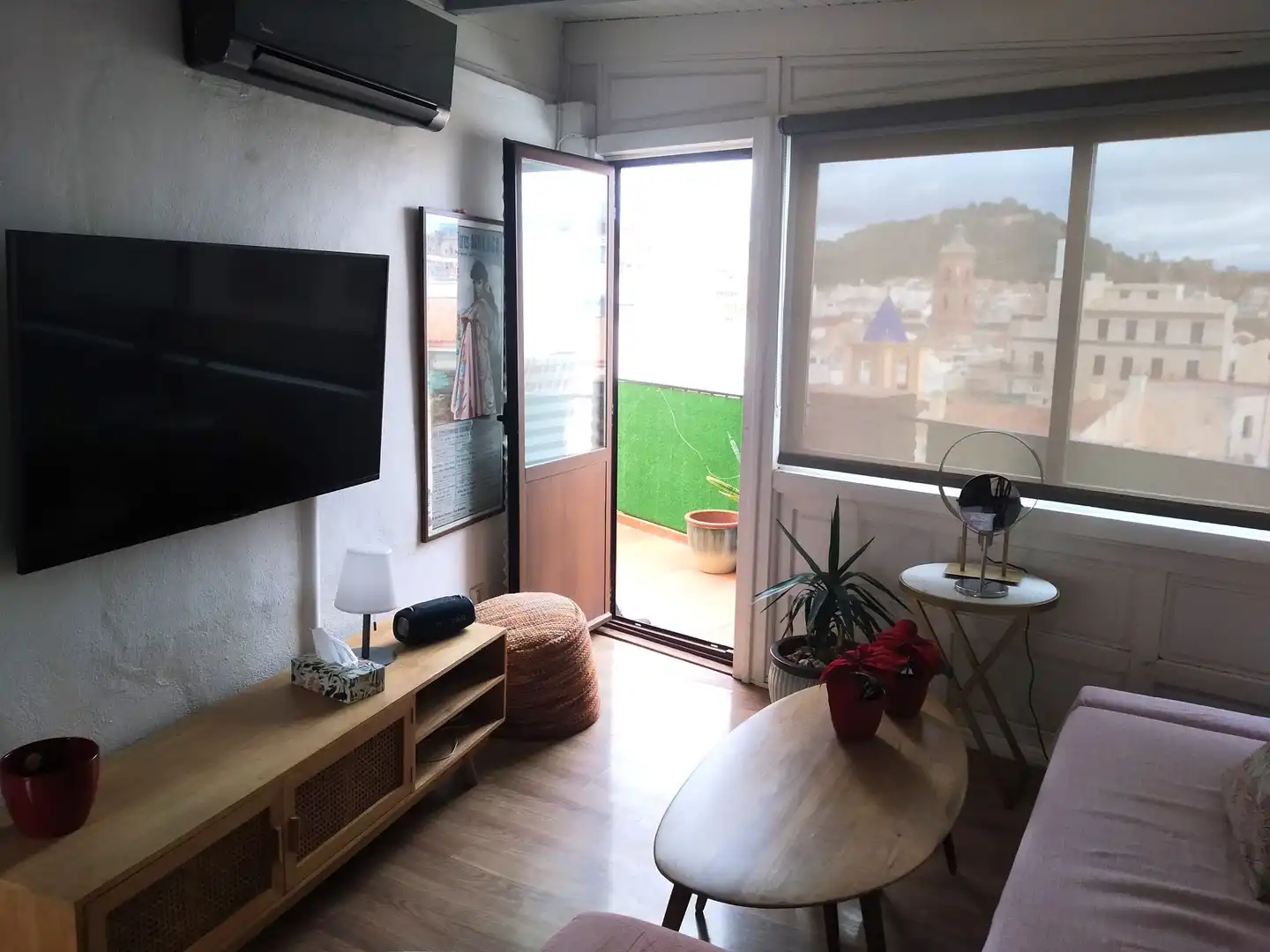 Wohnzimmer von Dachboden zur Miete in Málaga mit Klimaanlage, Terrasse und Möbliert