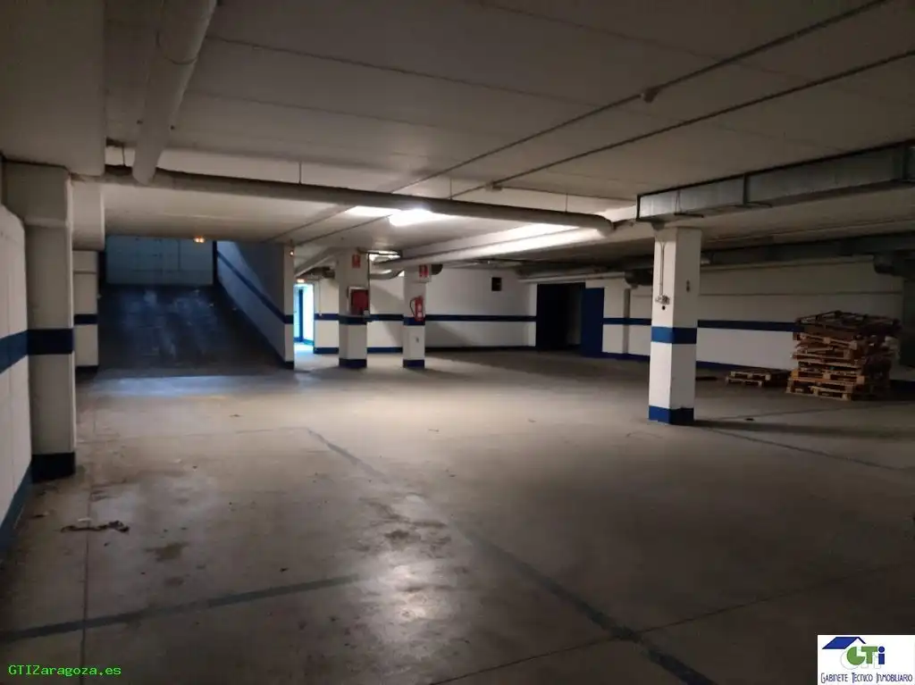 Parking de Nave industrial de alquiler en Zaragoza