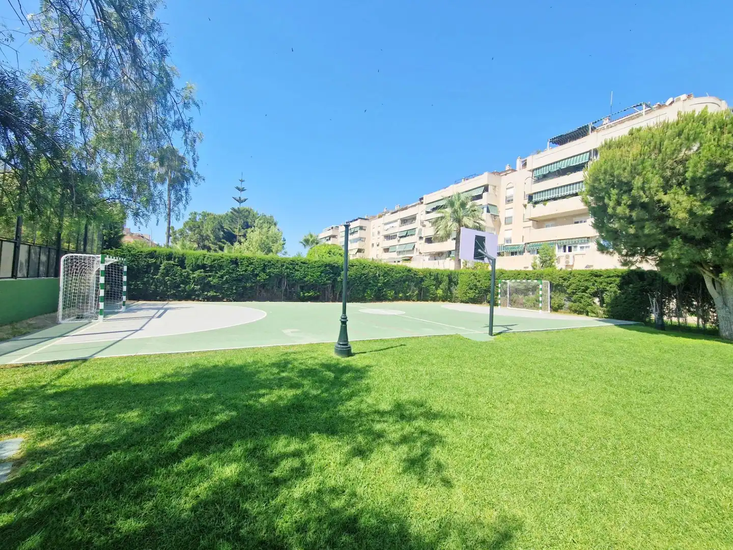 Vista exterior de Àtic en venda en Málaga amb Aire condicionat, Calefacció i Jardí privat