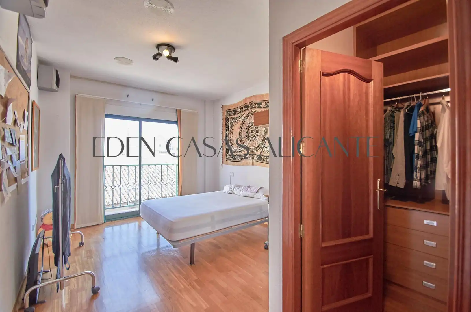 Dormitori de Casa adosada en venda en San Vicente del Raspeig / Sant Vicent del Raspeig amb Aire condicionat, Jardí privat i Parquet