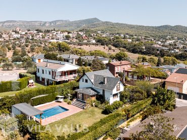 Villa con piscina in vendita a CLAVELL