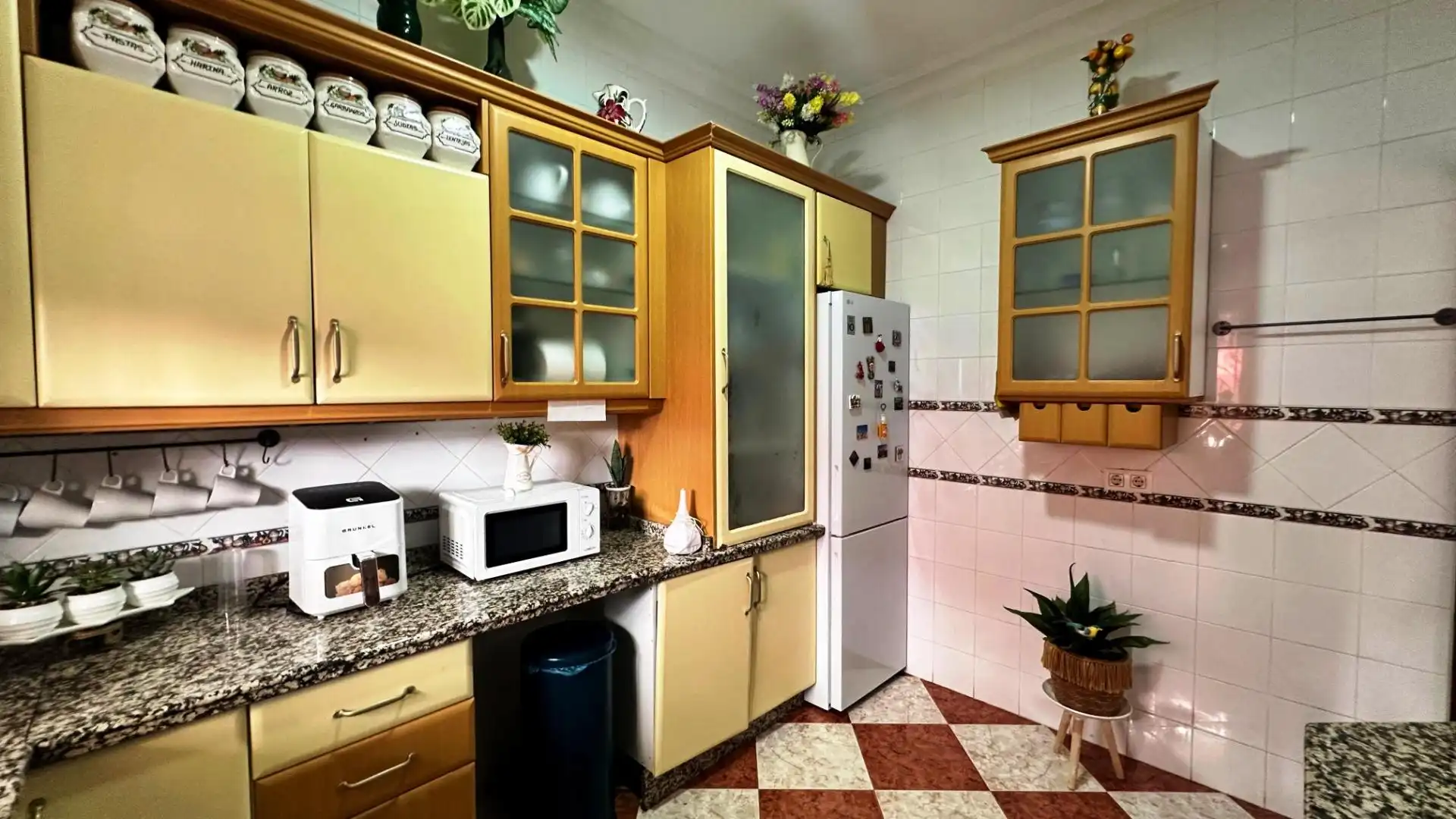 Kitchen of Houses for sale in Bormujos  with Air Conditioner, Terrace and Storage room