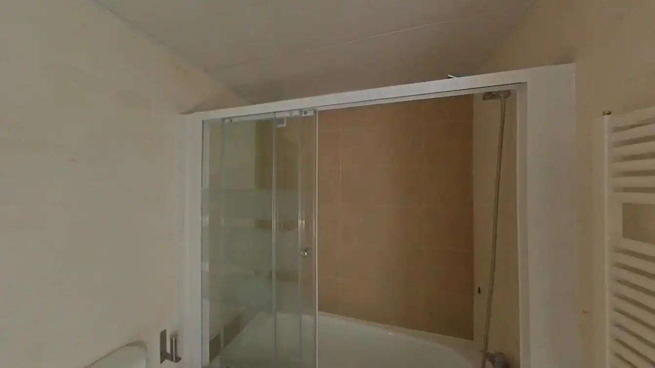 Bany de Pis en venda en Madrid amb Calefacció, Traster i Piscina