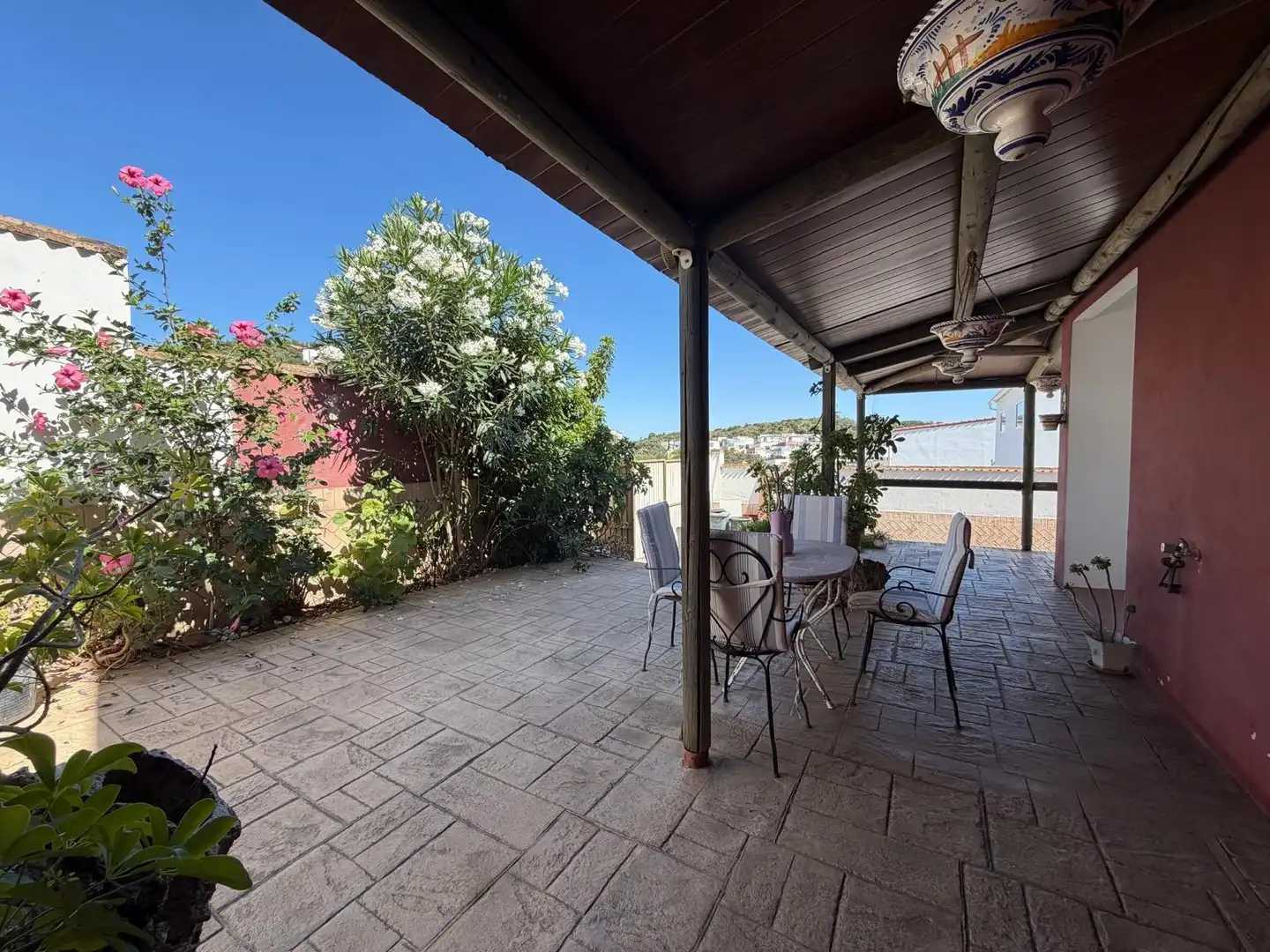 Terrassa de Casa o xalet en venda en El Castillo de las Guardas amb Jardí privat i Piscina comunitària