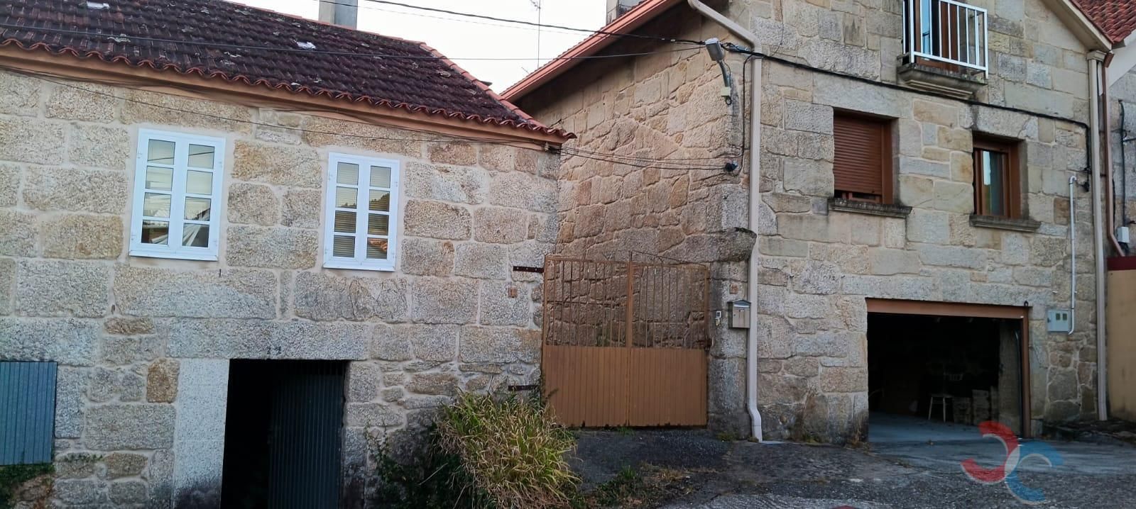 Vista exterior de Casa o xalet en venda en Pontevedra Capital  amb Traster