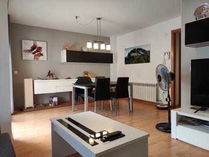 Sala de estar de Casa adosada en venta en Sant Joan Les Fonts con Terraza y Balcón