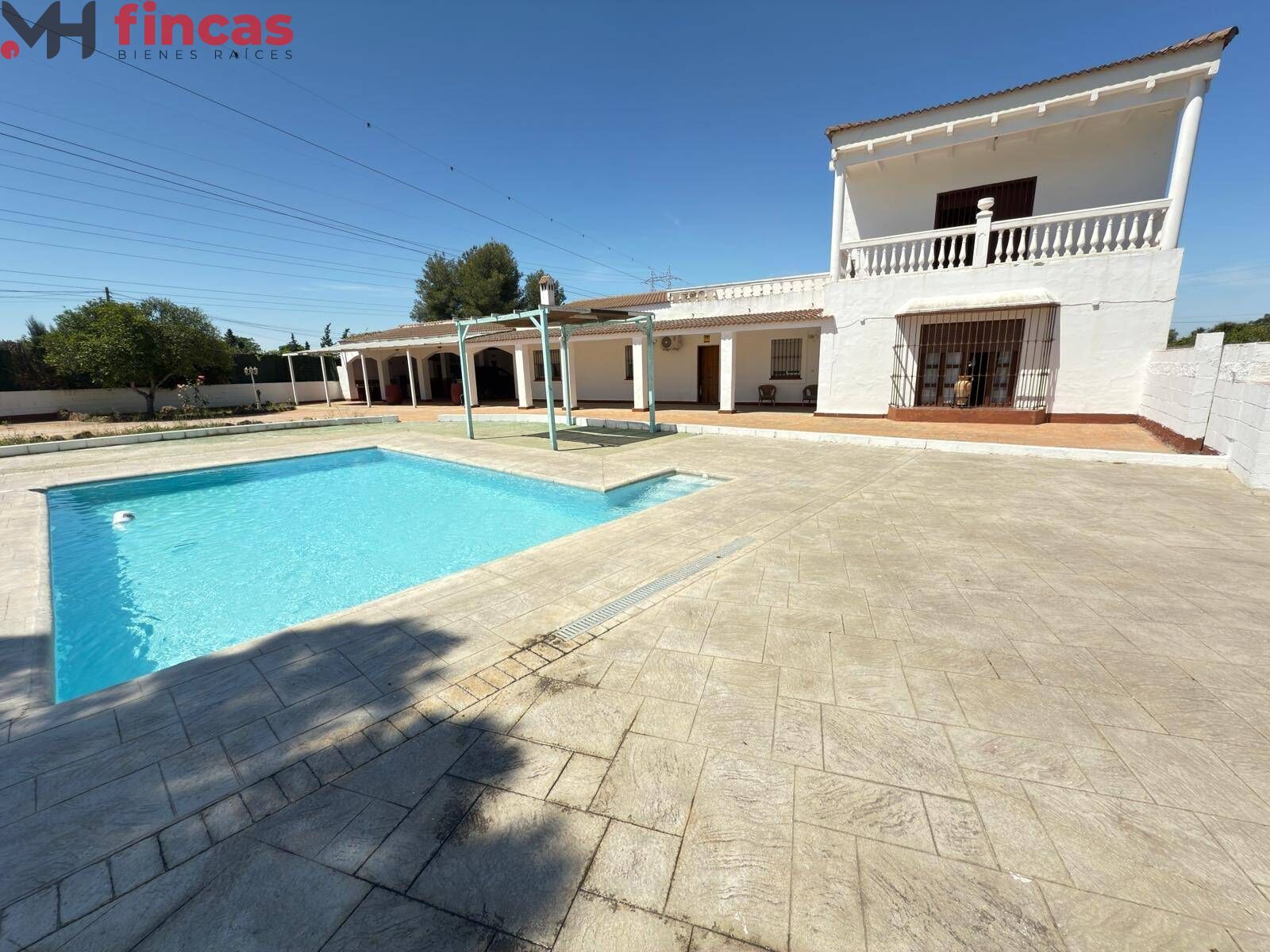 Piscina de Casa o xalet en venda en Alcalá de Guadaira amb Aire condicionat, Calefacció i Jardí privat