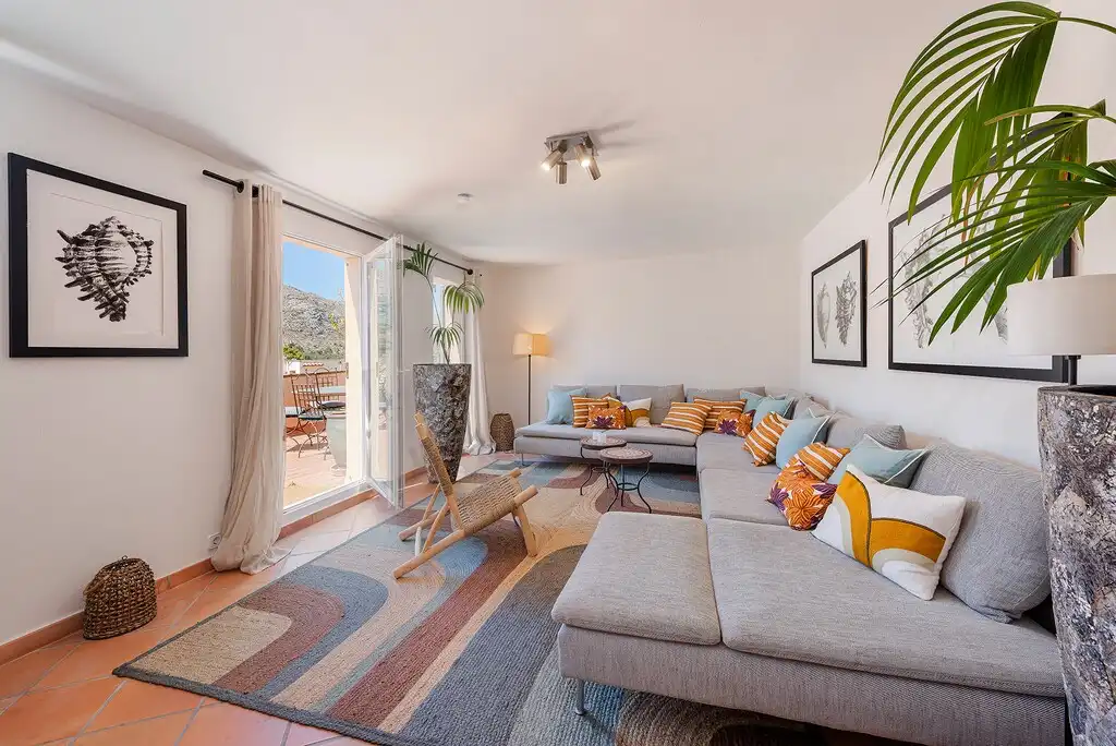 Sala de estar de Finca rústica en venta en Pollença con Aire acondicionado, Calefacción y Jardín privado