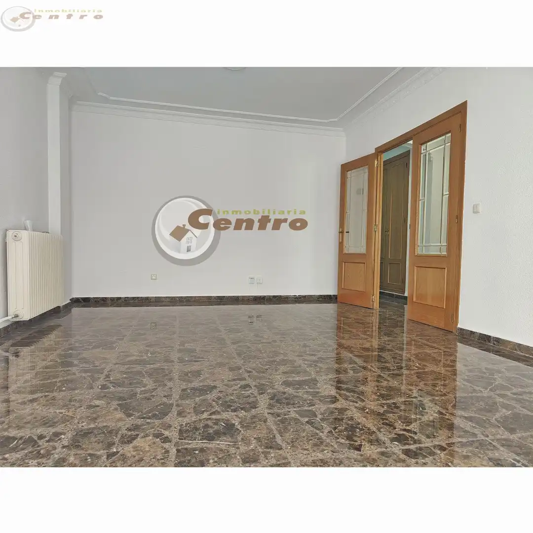 Piso en venta en Albacete con Calefacción, Terraza y Trastero