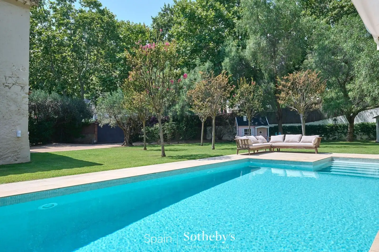 Piscina de Casa o xalet en venda en Alella amb Aire condicionat, Calefacció i Jardí privat