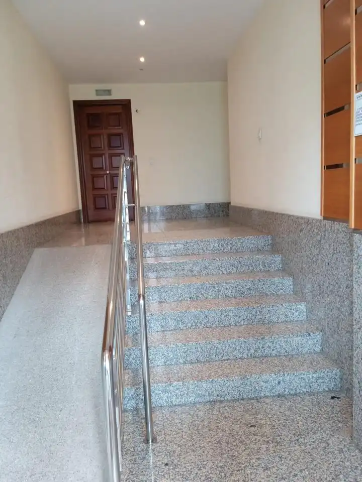 Planta baja en venta en Santiago de Compostela  con Calefacción, Trastero y Amueblado