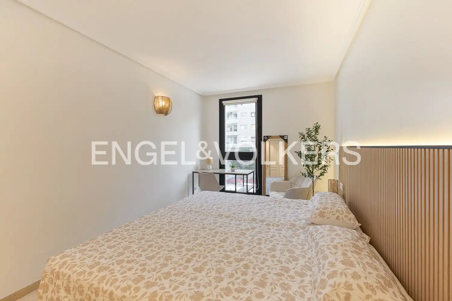Bedroom of Flat for rent in Valencia  with Air Conditioner, Heating and Terrace