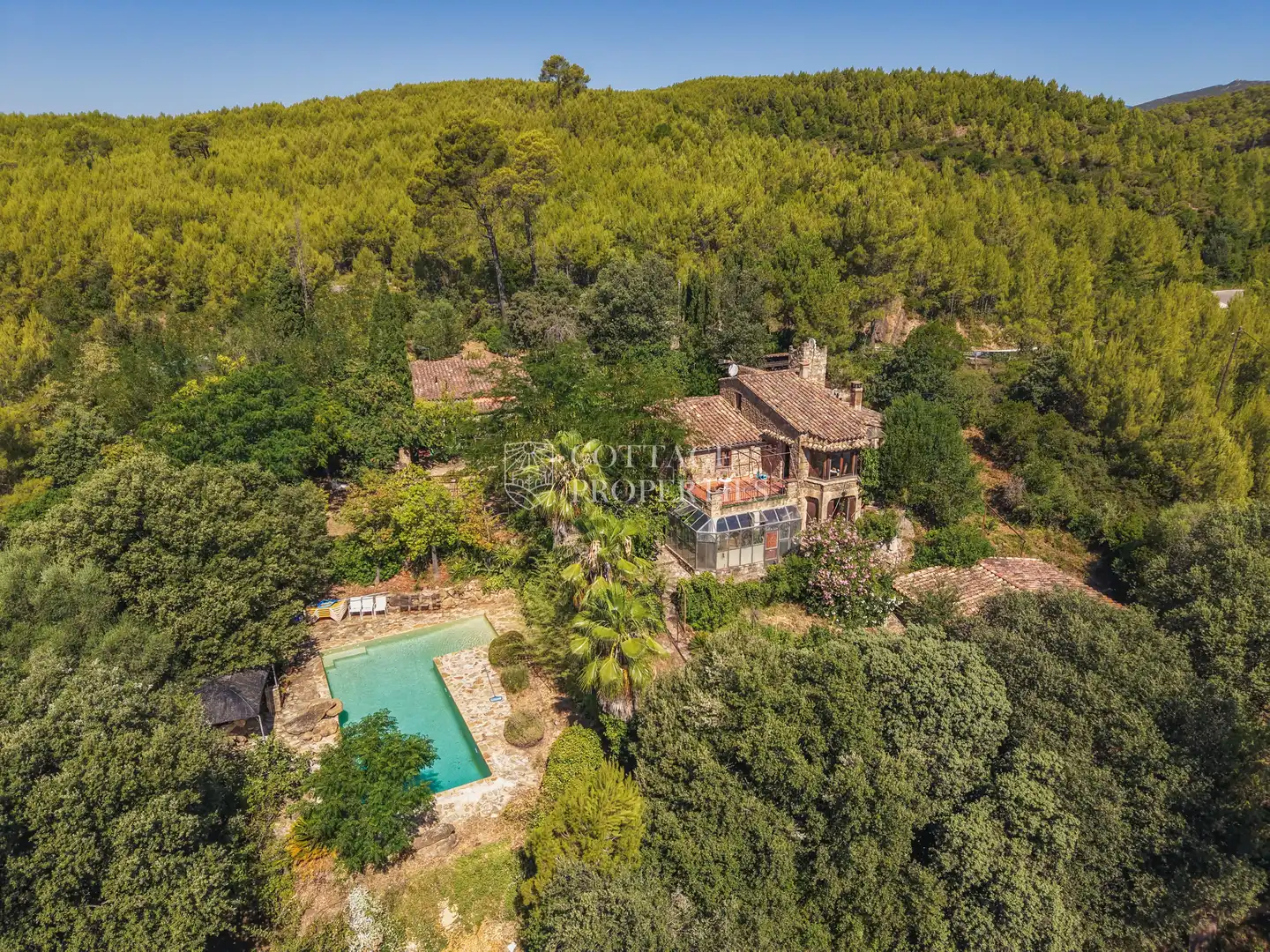 Casa rústica con piscina en venta en Llado s/n