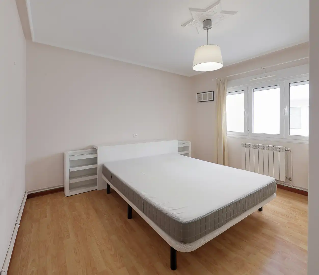 Habitación de Piso en venta en Gijón  con Calefacción, Terraza y Amueblado