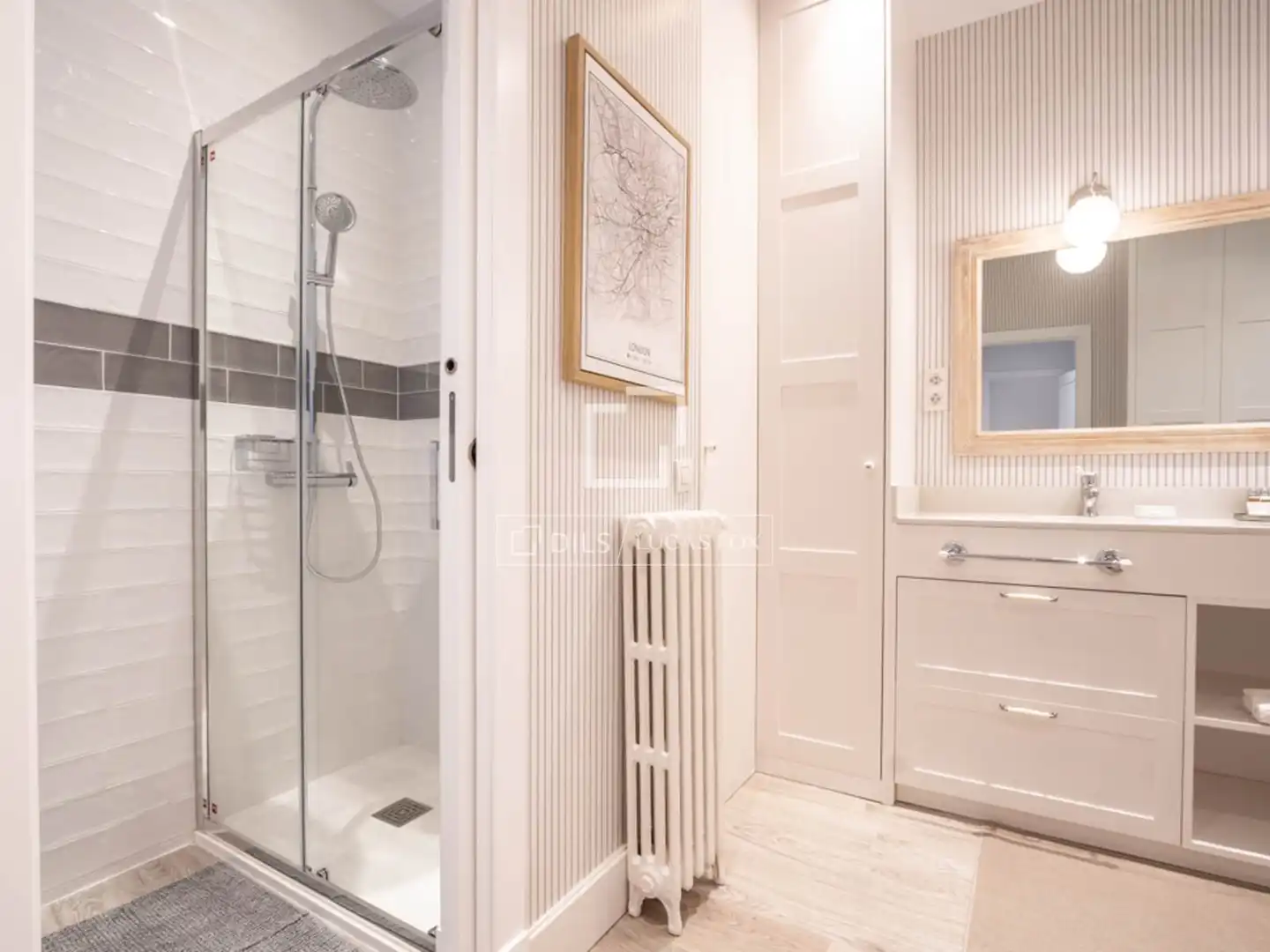 Bathroom of Flat for rent in Madrid  with Air Conditioner, Parquet flooring and Furnished