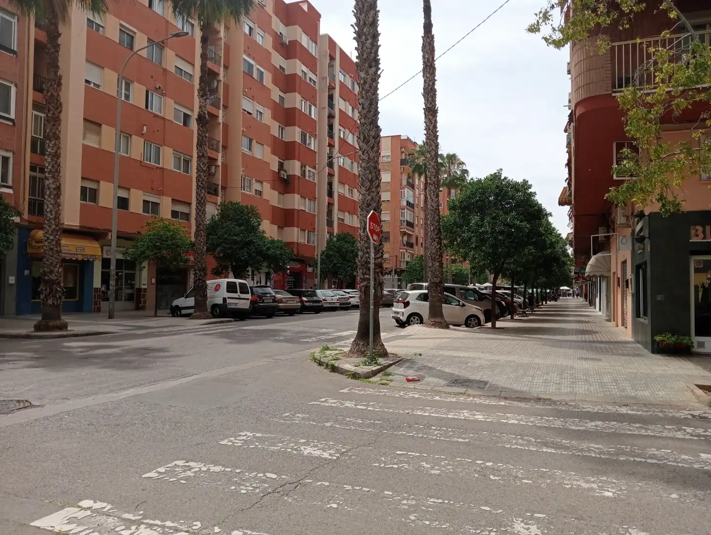 Vista exterior de Local en venda en Valencia amb Terrassa, Moblat i Alarma