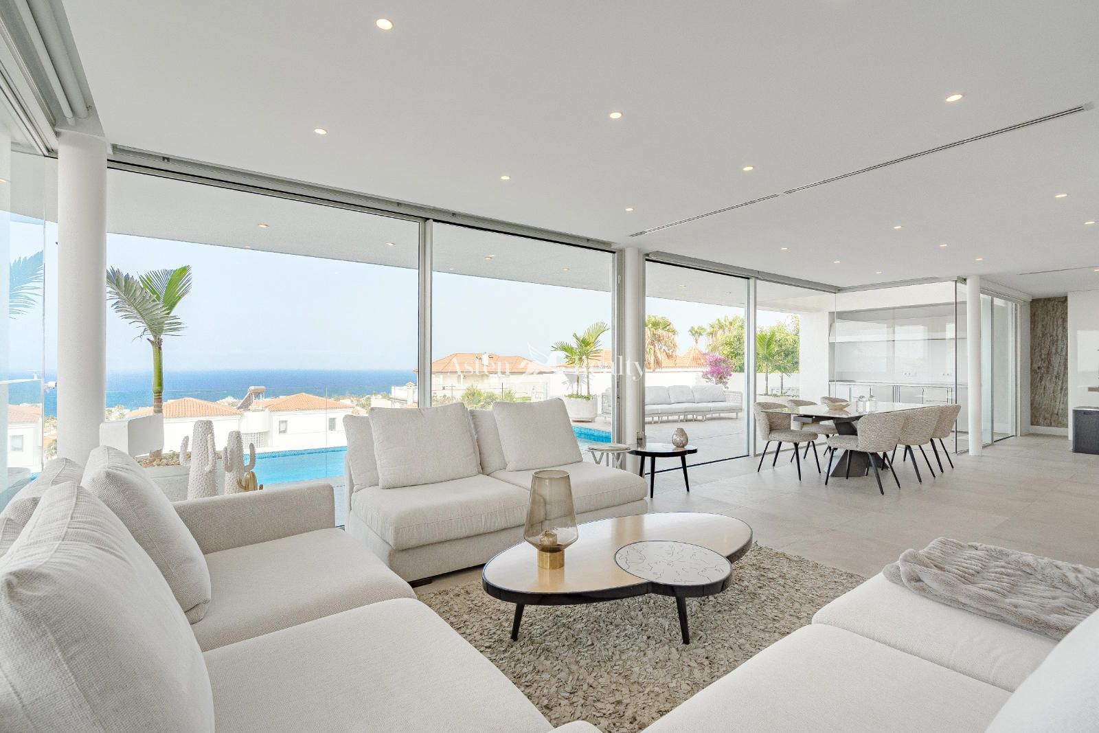 Sala d'estar de Casa o xalet en venda en Adeje amb Aire condicionat, Terrassa i Piscina