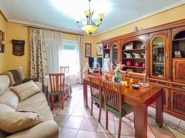 Piso con balcón en venta en Calle Villacarrillo s/n