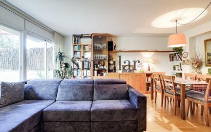 Living room of Flat for sale in Terrassa  with Air Conditioner, Heating and Parquet flooring