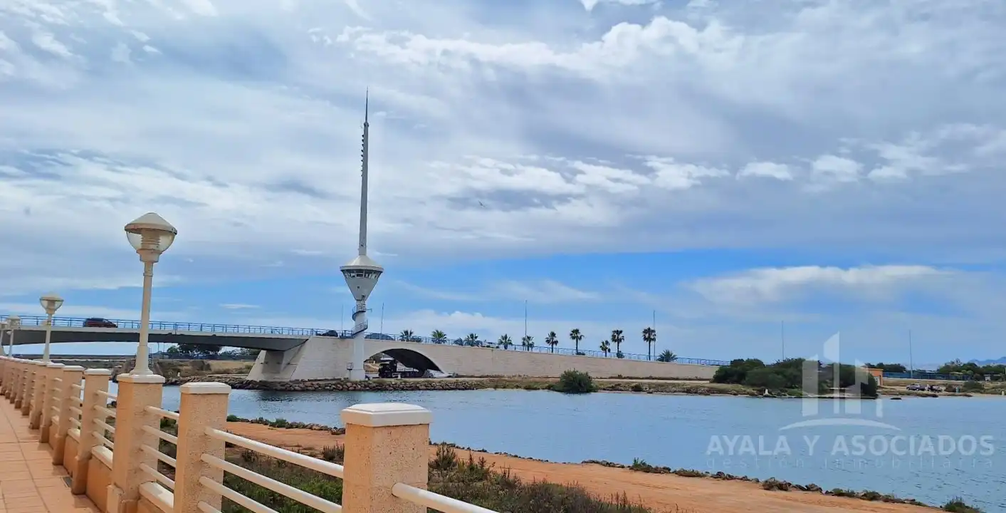 Vista exterior de Piso en venta en La Manga del Mar Menor con Terraza, Trastero y Piscina comunitaria