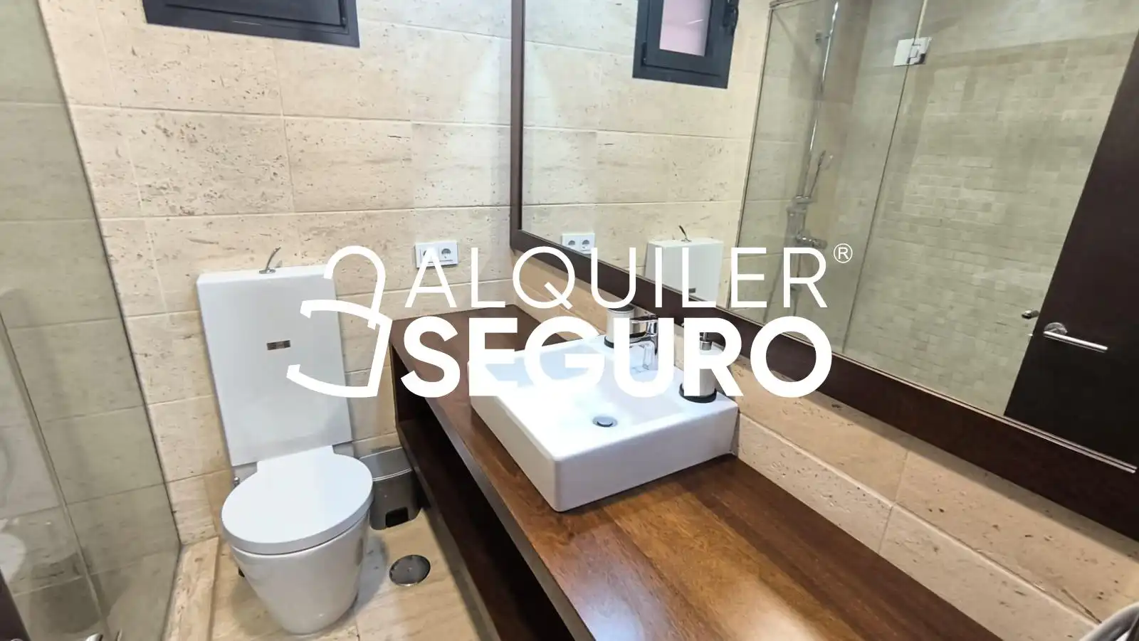 Baño de Piso de alquiler en Sevilla con Aire acondicionado, Calefacción y Amueblado