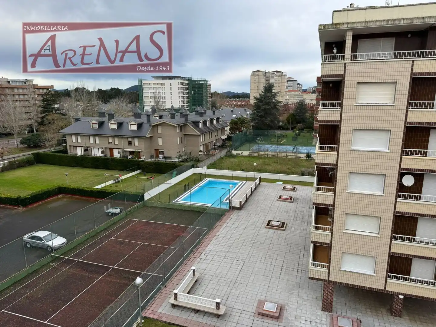 Piscina de Piso en venta en Laredo con Calefacción, Jardín privado y Parquet