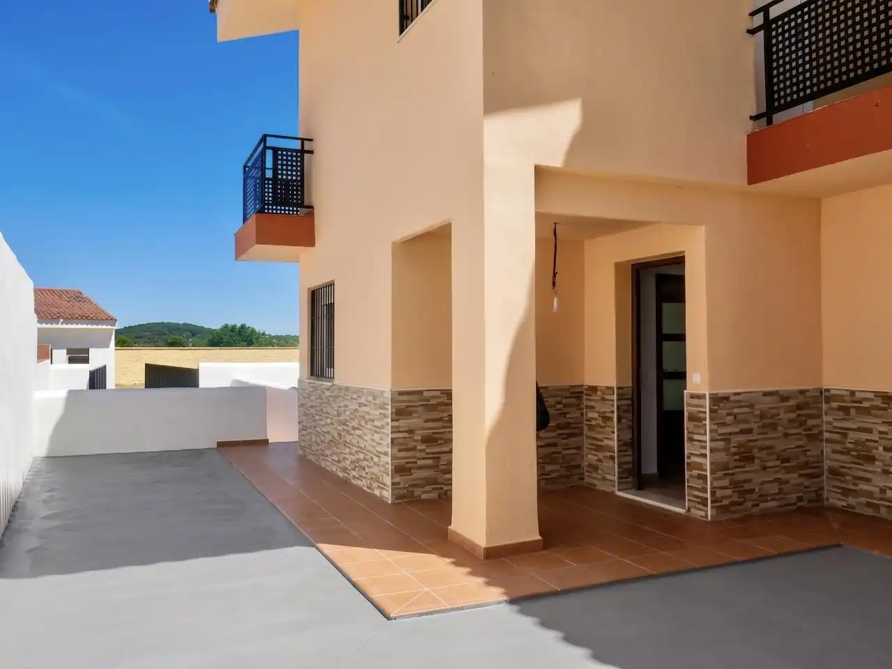 Terraza de Casa adosada en venta en El Ronquillo con Jardín privado, Terraza y Piscina