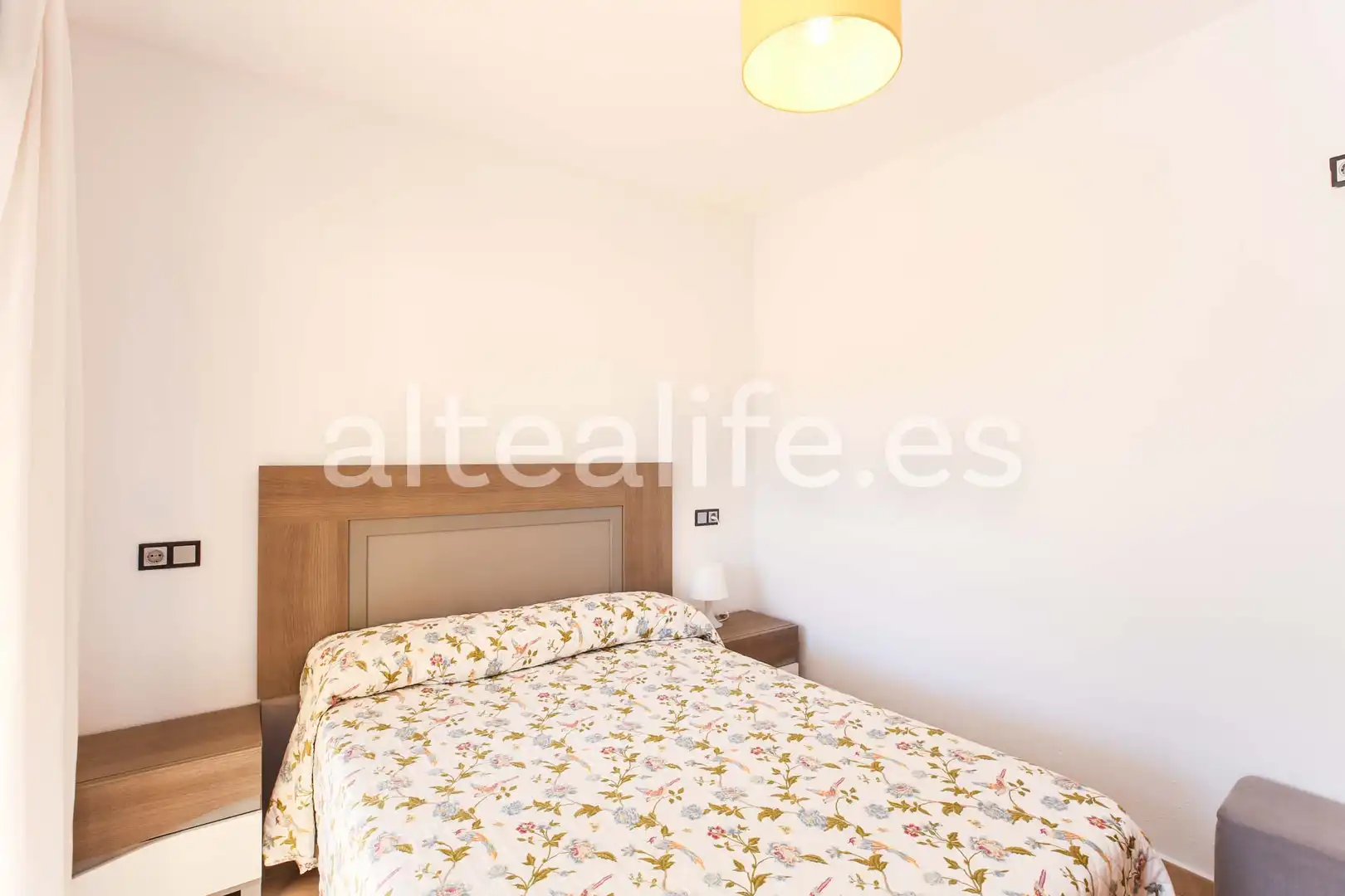 Habitación de Apartamento de alquiler en L'Alfàs del Pi con Aire acondicionado, Terraza y Trastero