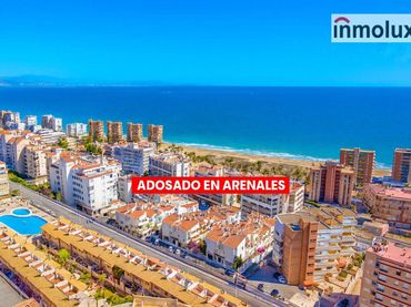Adossat amb piscina en venda a Calle Islas Baleares