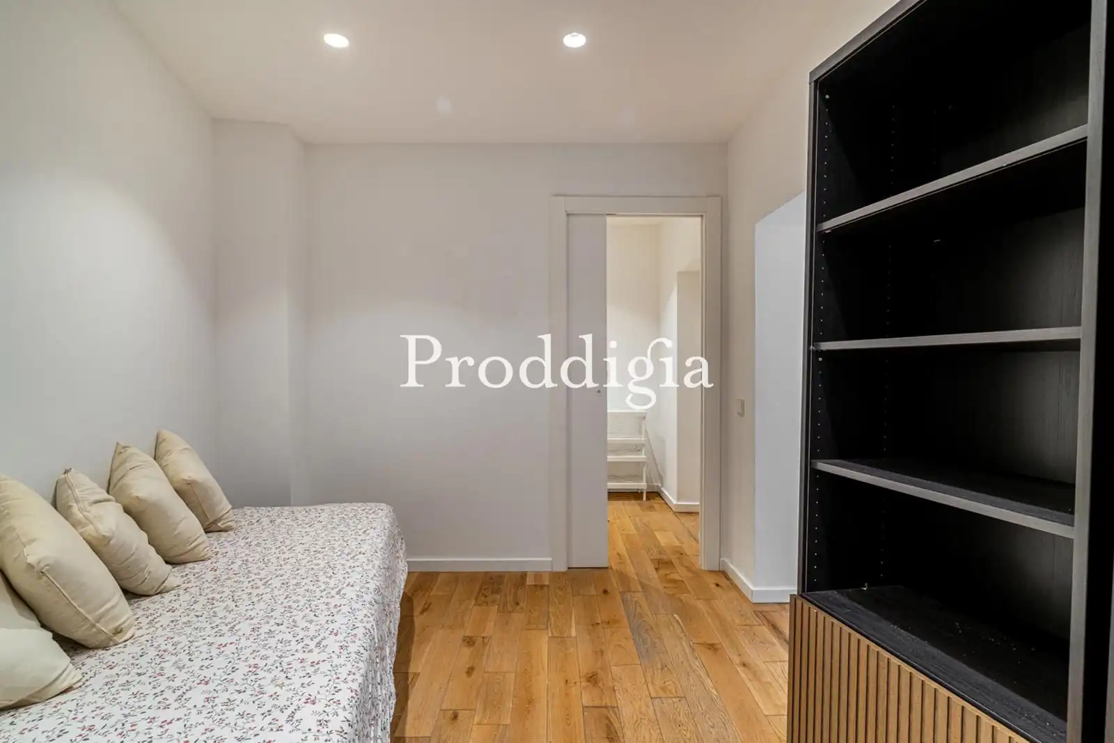 Bedroom of Flat for rent in Barcelona  with Air Conditioner, Terrace and Storage room