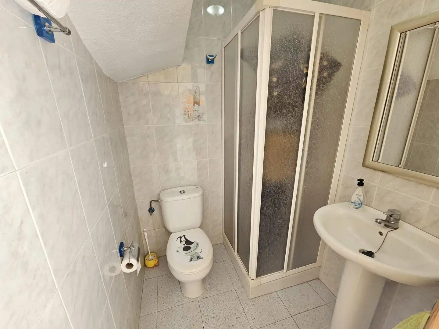 Badezimmer von Einfamilien-Reihenhaus zum Verkauf in Malgrat de Mar mit Klimaanlage, Heizung und Privatgarten