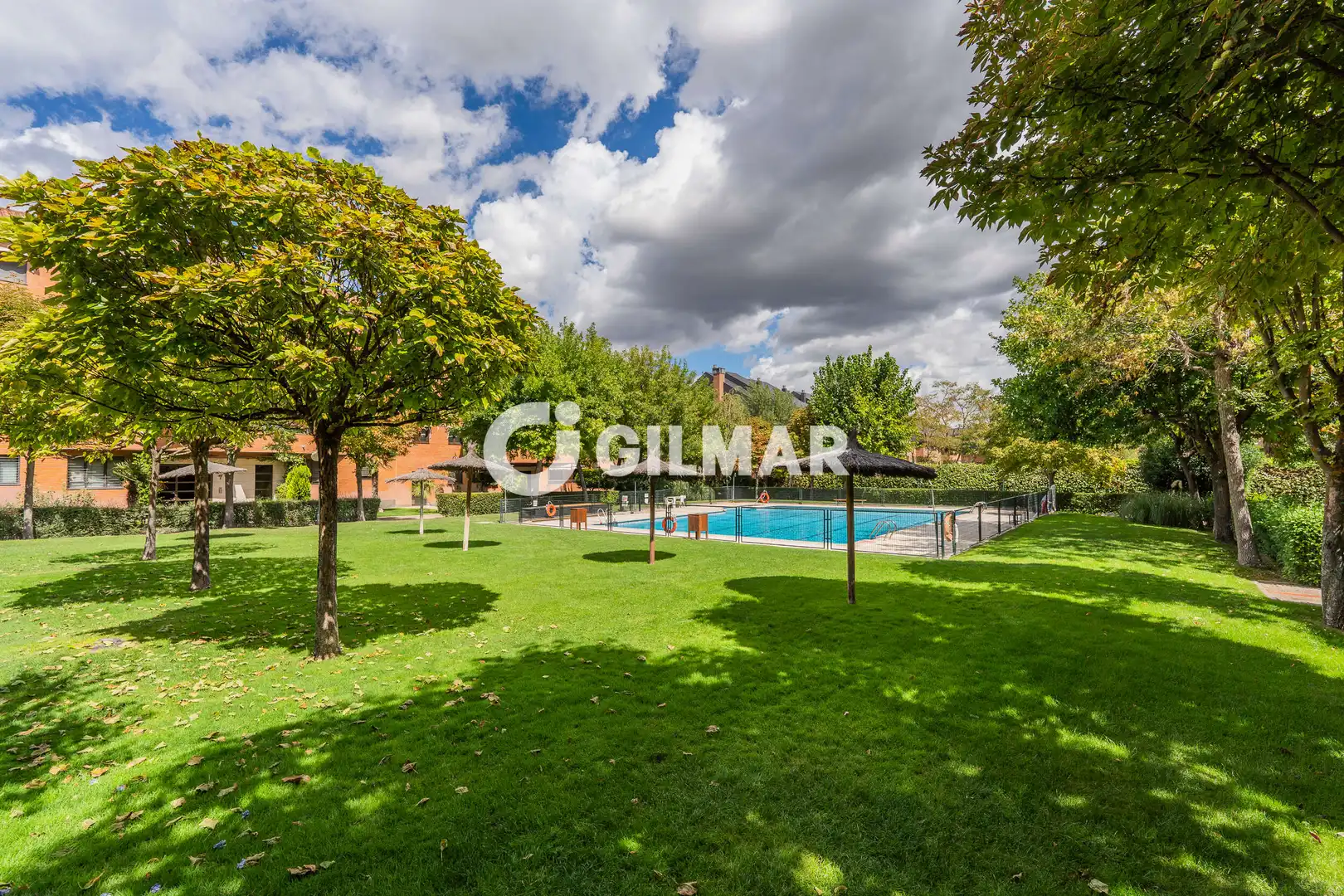 Swimming pool of Flat for sale in Pozuelo de Alarcón  with Heating, Private garden and Swimming Pool
