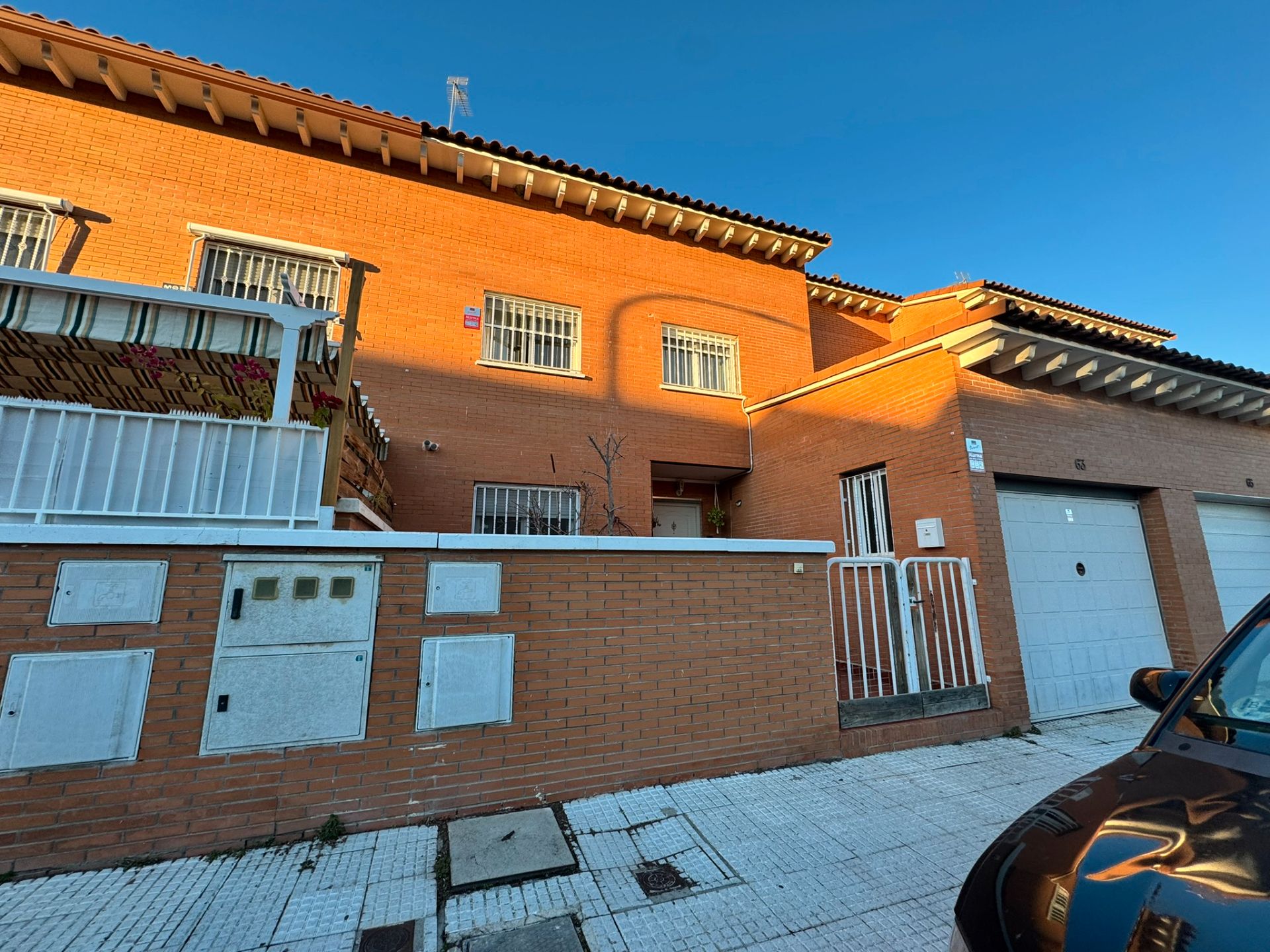 Exterior view of Single-family semi-detached for sale in Seseña  with Air Conditioner, Heating and Private garden