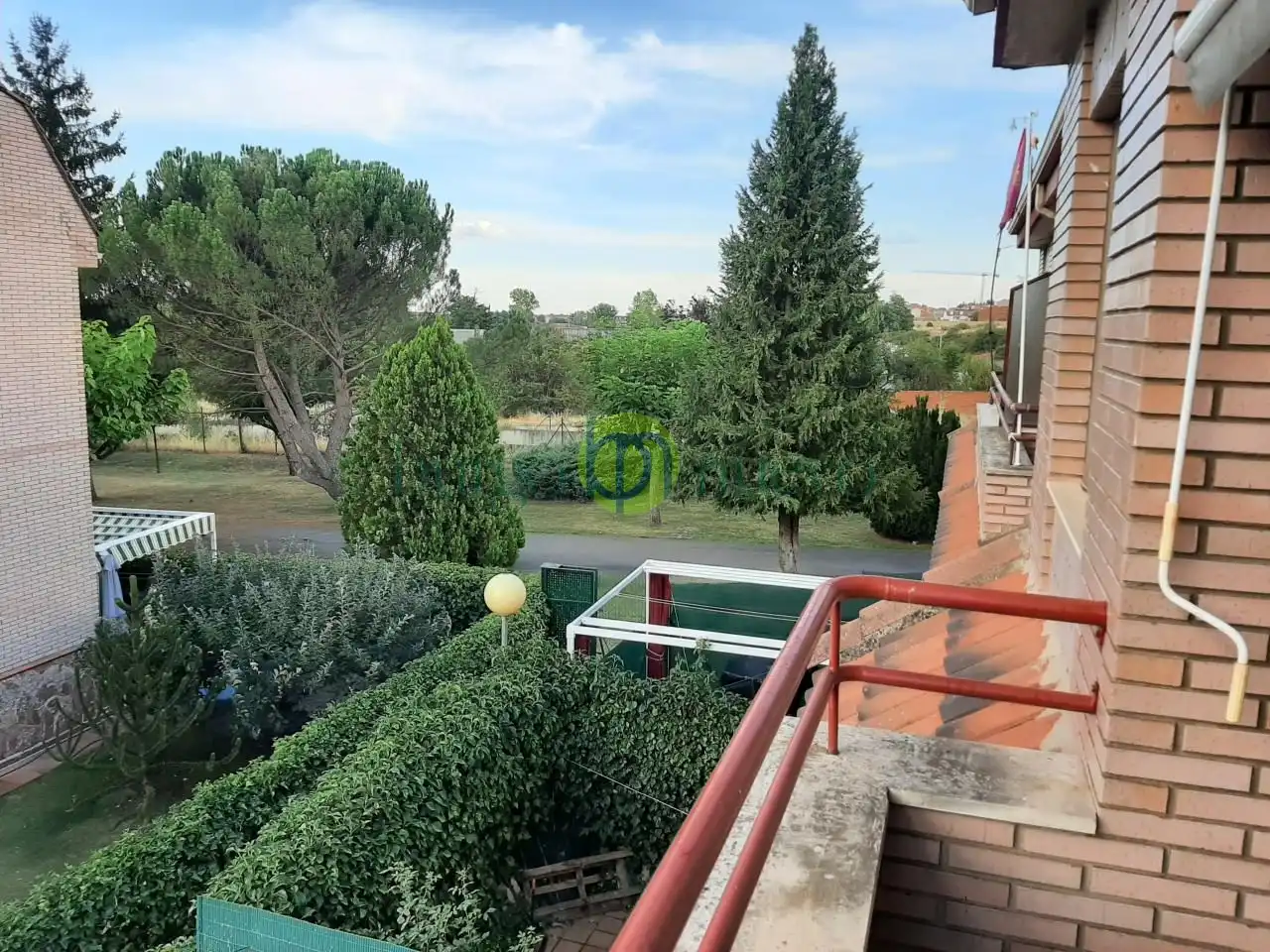 Terrassa de Casa adosada en venda en San Andrés del Rabanedo amb Calefacció, Jardí privat i Parquet