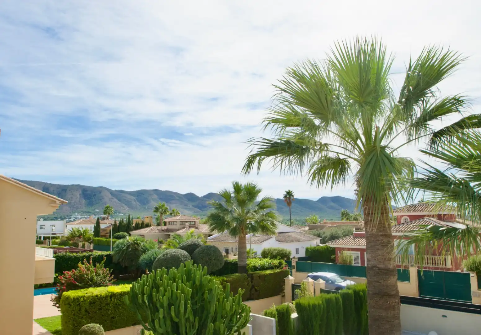 Vista exterior de Casa o xalet en venda en L'Alfàs del Pi amb Aire condicionat, Calefacció i Jardí privat