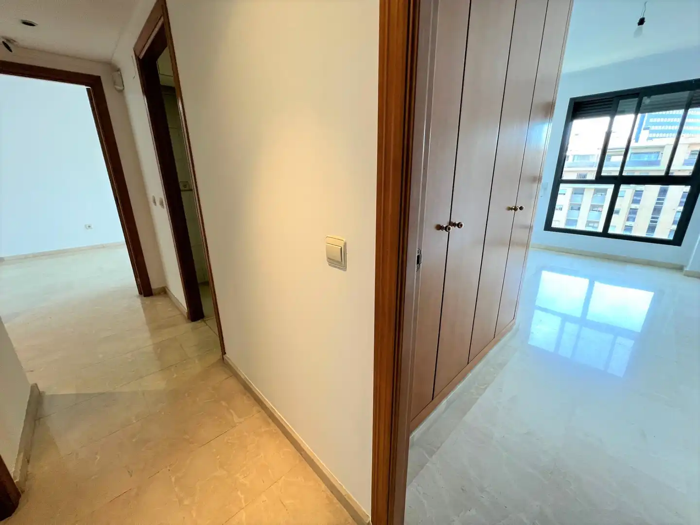 Flat for rent in Valencia  with Air Conditioner, Oven and Washing machine