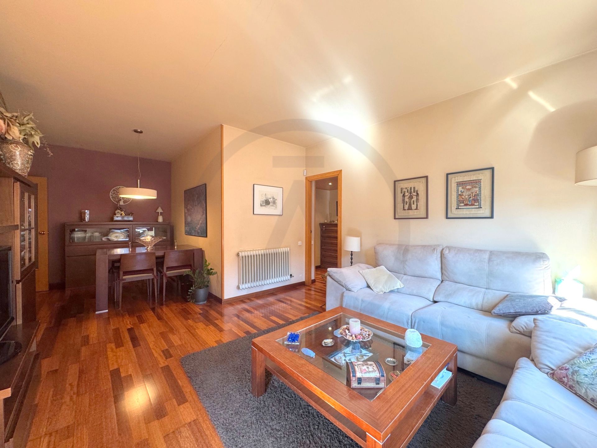 Sala d'estar de Pis en venda en Sant Cugat del Vallès amb Calefacció, Parquet i Balcó