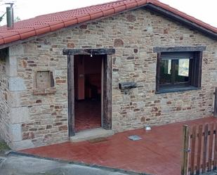 Vista exterior de Casa o xalet en venda en Cangas de Onís amb Calefacció, Jardí privat i Terrassa