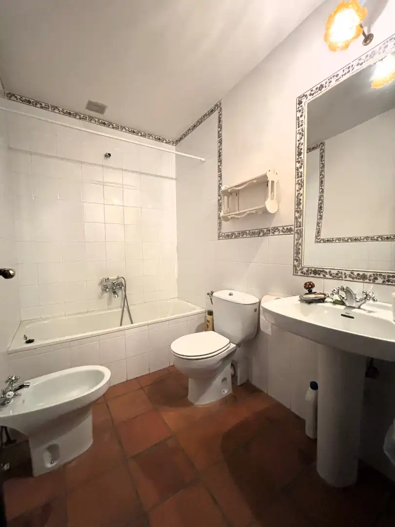 Baño de Casa adosada en venta en Real Sitio de San Ildefonso con Calefacción, Jardín privado y Parquet