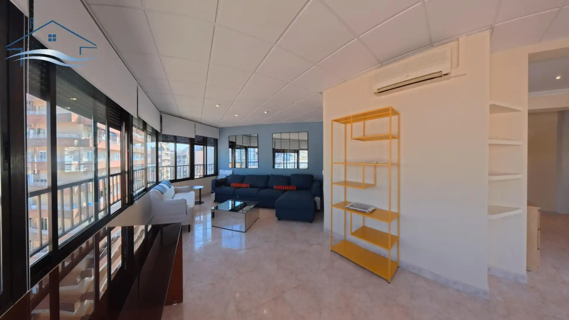 Sala d'estar de Àtic de lloguer en Alicante / Alacant amb Aire condicionat, Calefacció i Terrassa