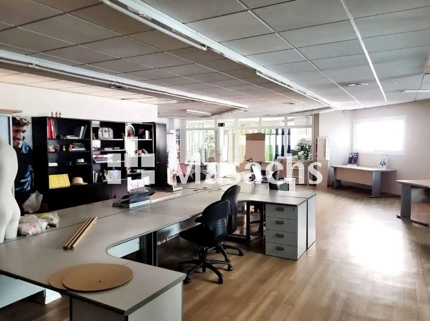 Nau industrial de lloguer en Cornellà del Terri amb Calefacció